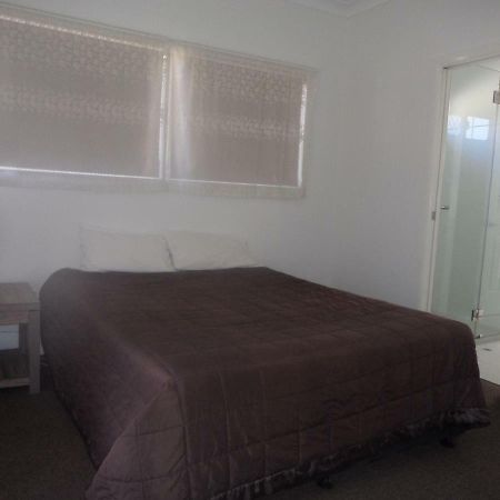 Windsor Hotel Motel Dalby Bagian luar foto