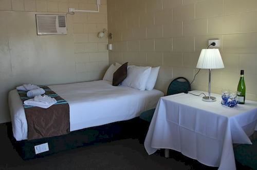 Windsor Hotel Motel Dalby Bagian luar foto